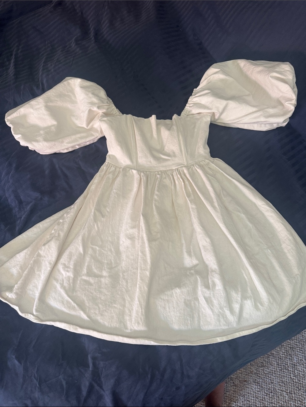 Women’s white Puff-Sleeve Dress